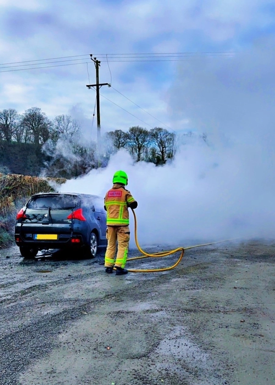 Henllan Vehicle Fire 01