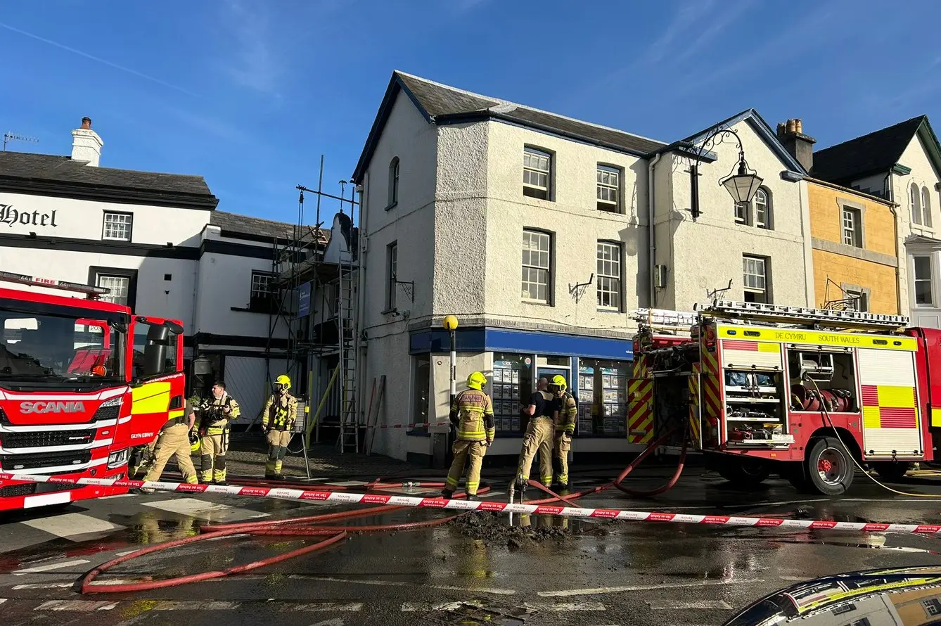 Crickhowell High Street Fire 01